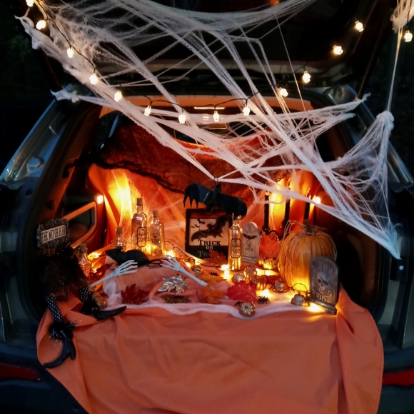 Meet your Posher's, Pat & Elle - Picture 7 of 7